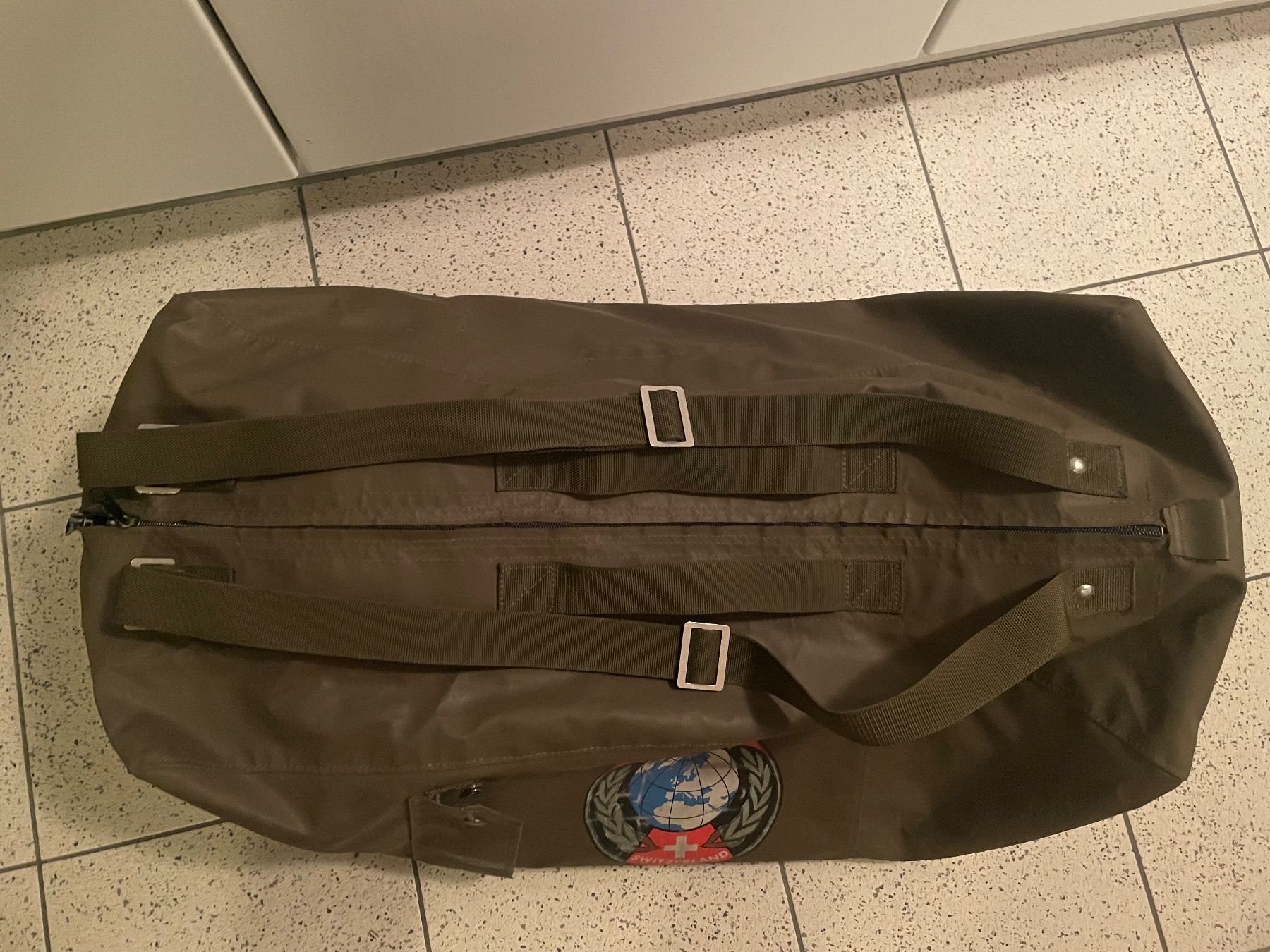 Schweizer Armee Taschen: Armee Tasche gross – Gebraucht aus Wila von Lokelo 1