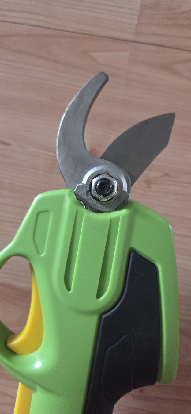 Tutti gli attrezzi: Akku-Gartenschere TEDURA 7.2V – Usato da Huttwil venduto da ser_gn9l 8