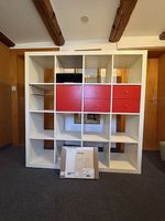 Expedit Ikea Regal mit verschiedenen Einsätzen