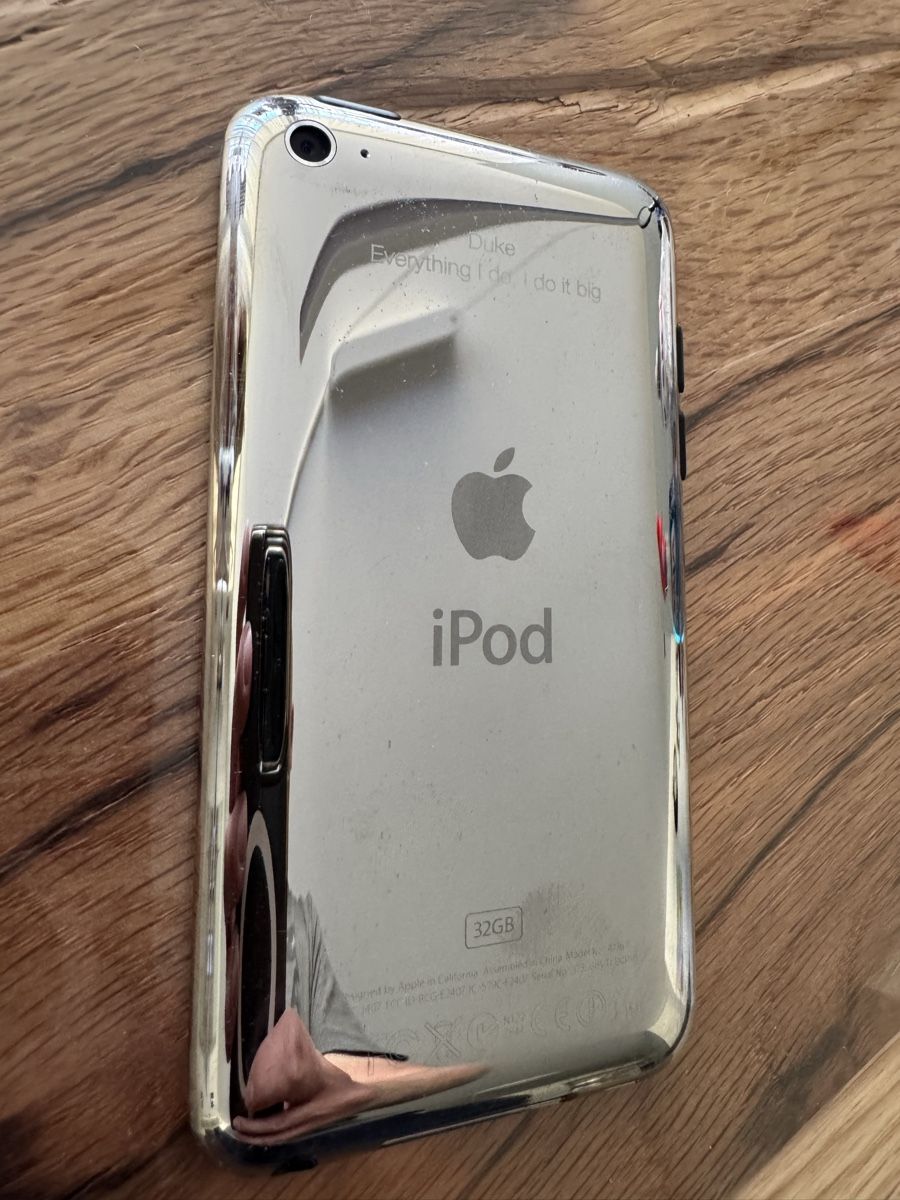 Apple Lettore multimediale portatile: Apple iPod touch 4. Generation – 32 GB – Usato da Unterentfelden venduto da Mr.Dox 1