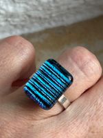 Schöner Ring mit blauem Glas (56)