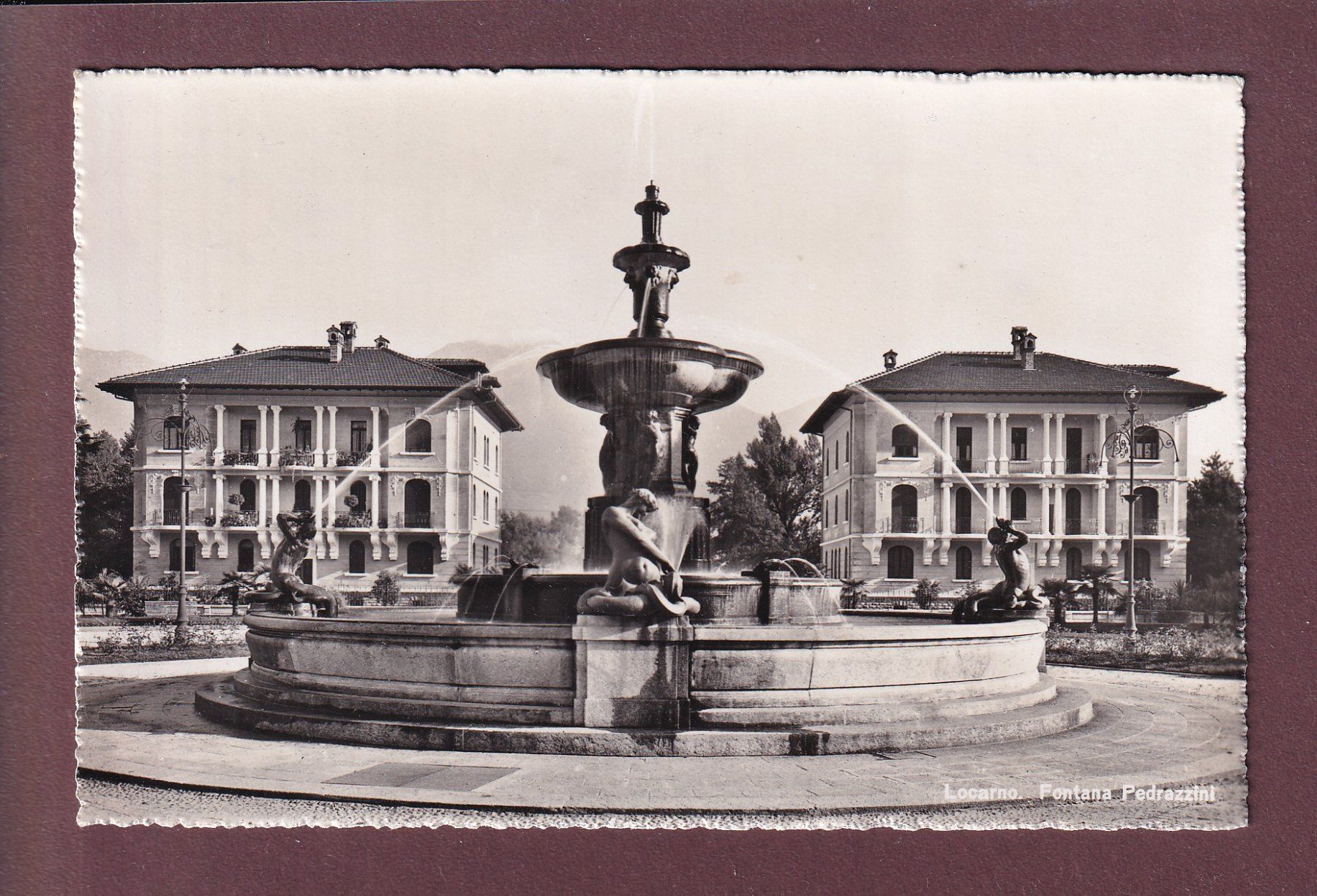 Cartoline postali: LOCARNO - Fontana Pedrazzini – Usato da Pully venduto da nicecards