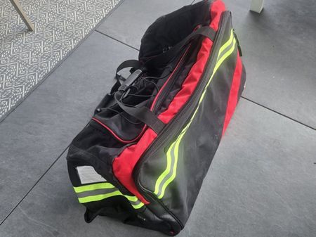 Bekleidungstasche (2-3 benutzt, Tasche zu gross für Gebrauch