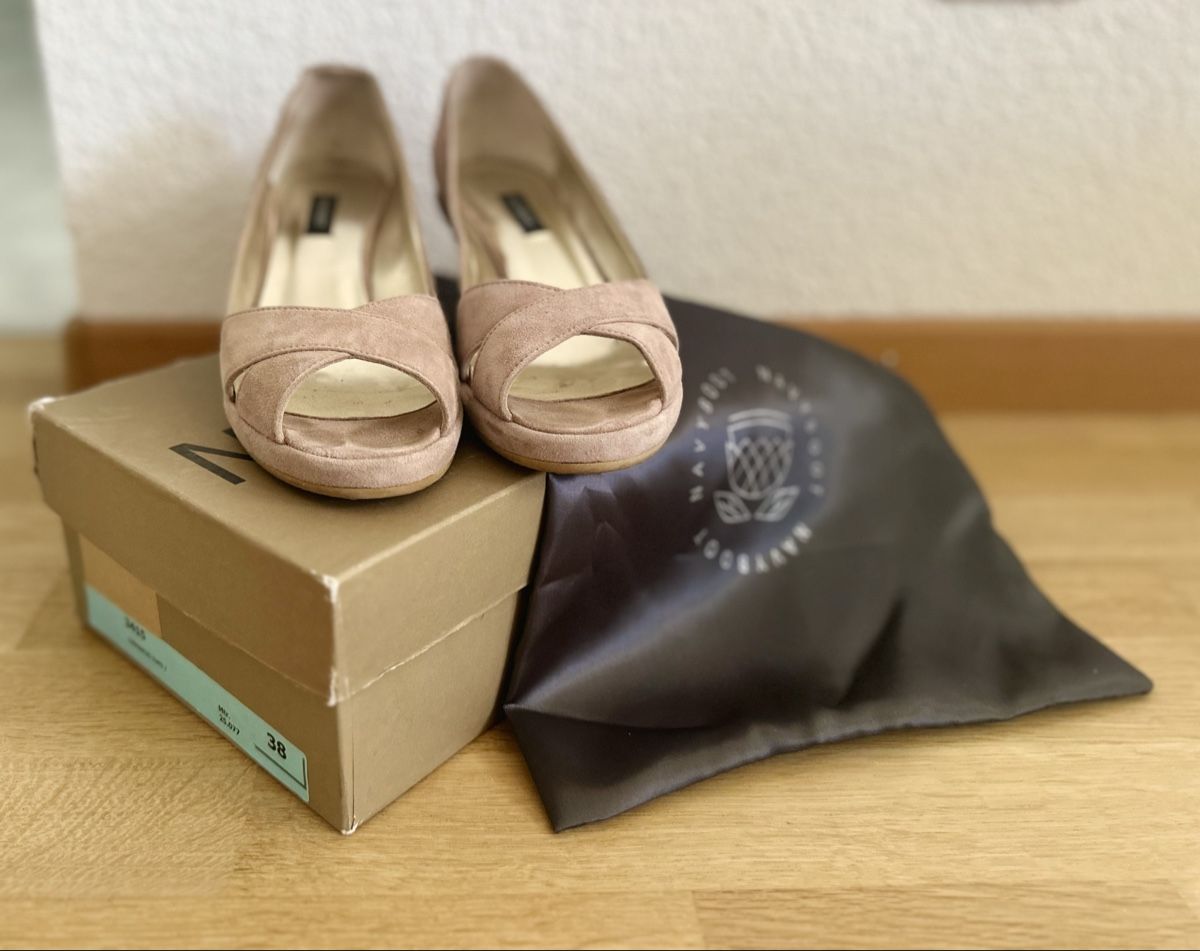 Navyboot Scarpe da donna: Navyboot Keil-Sandaletten nude – Usato da Bern venduto da ACR12