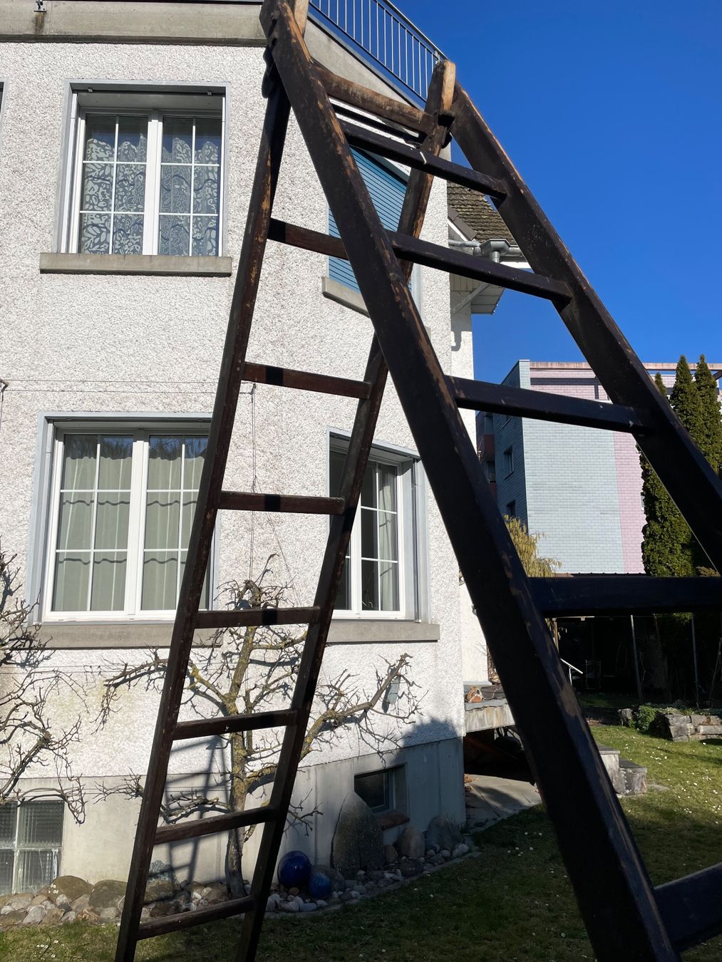 Scale: Alte grosse Holzleiter – Usato da Schindellegi venduto da SandraCH67 2