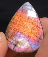 Wunderschönes Labradorit Cabochon von höchster Qualität!