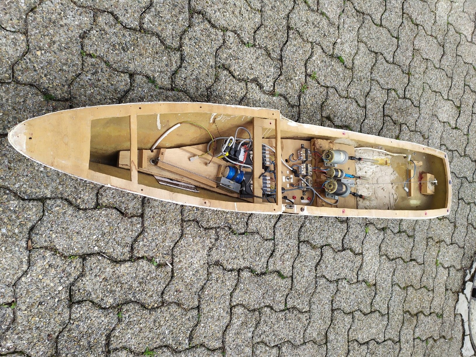 Modellismo RC: Model Ship - Perfect for Summer Fun! – Usato da Hinwil venduto da Ehretstock8 6