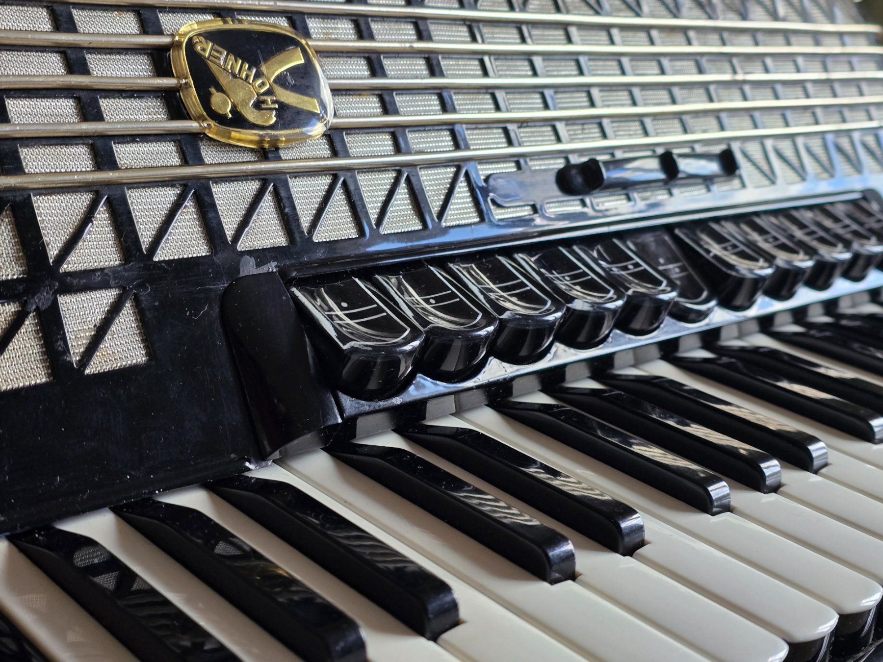 Hohner Musikinstrumente: Akkordeon Hohner Atlantic de luxe IV – Gebraucht aus Rheinfelden von jjschiavone 1