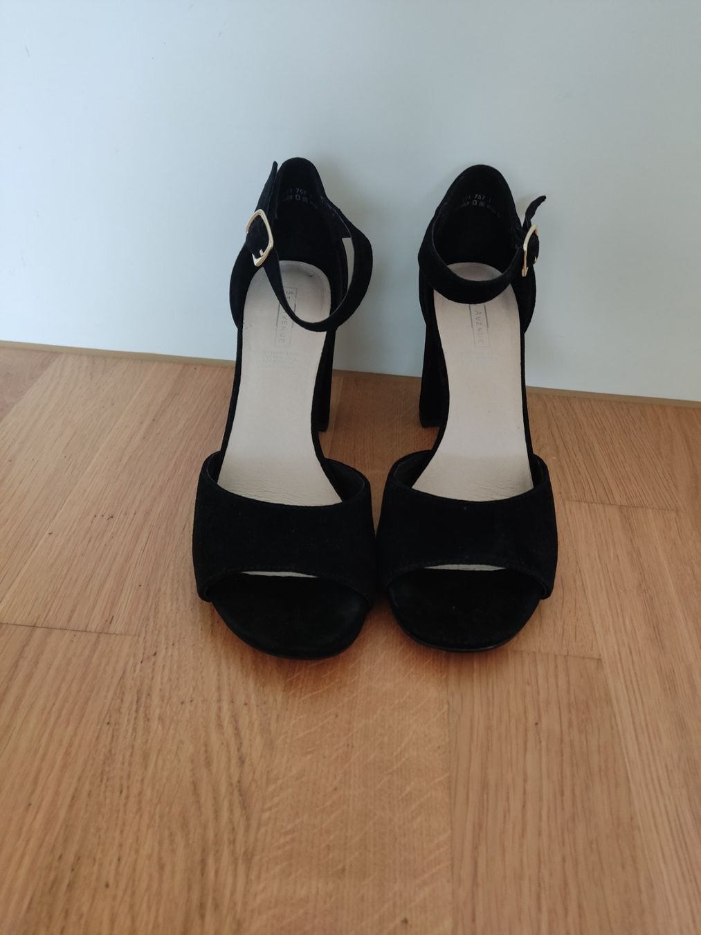 Scarpe da donna: Sandale NEU Gr 40 – Usato da Aarau venduto da Dannysahne