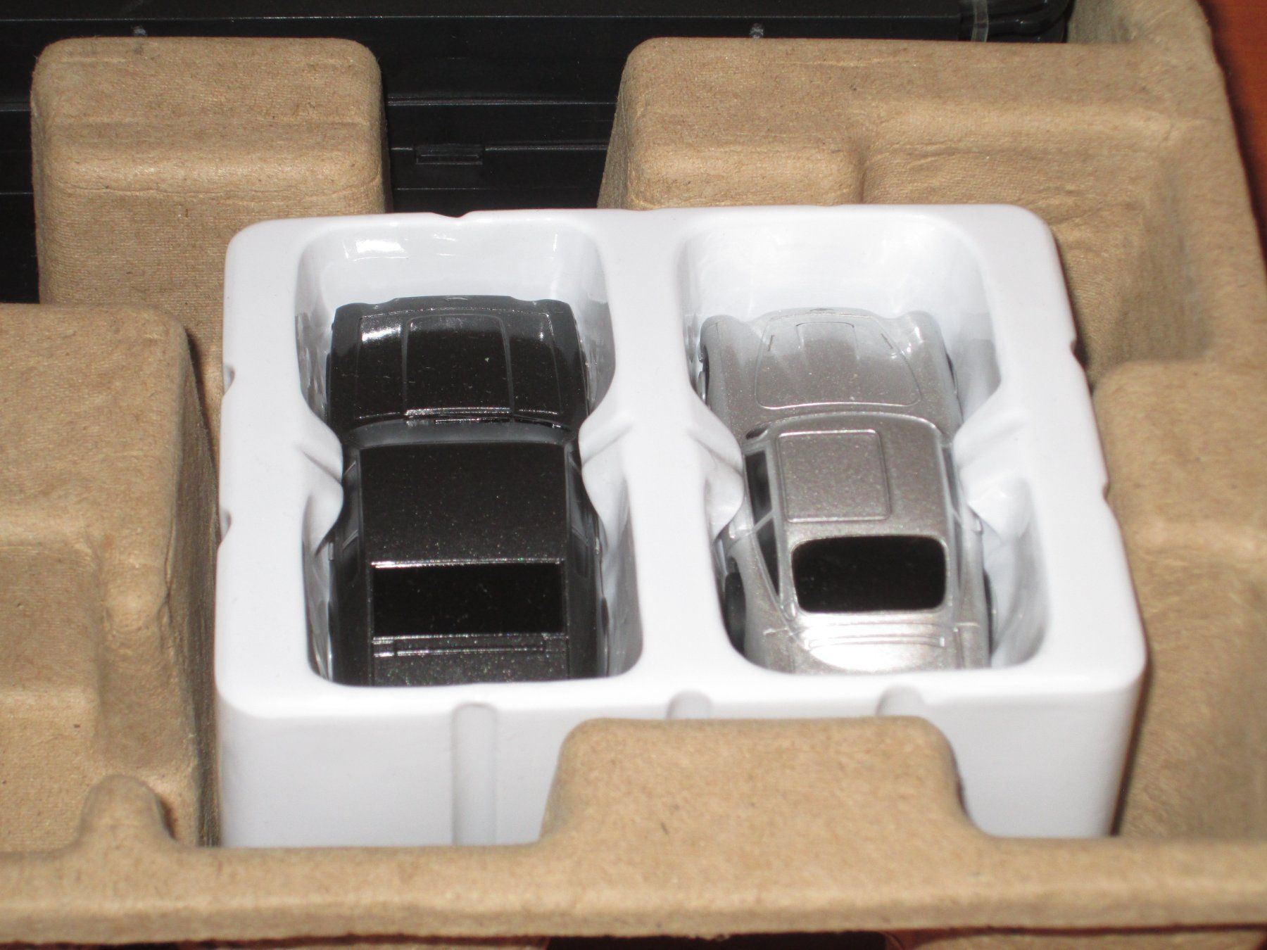 Piste: Micro Scalextric 007 Race Set Aston-Martin DB5 et V8 – Nuovo e nell'imballaggio originale da Bonfol venduto da zagato43e 4