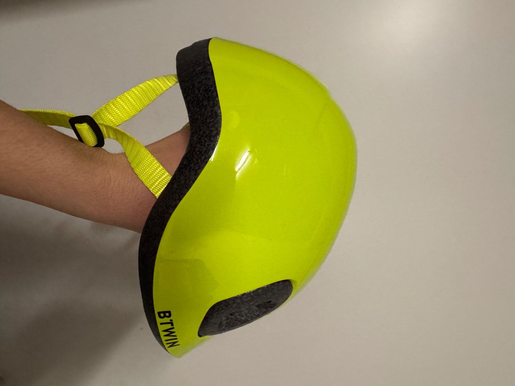Decathlon Caschi: Casque vélo enfant – Usato da Bramois venduto da ana_z6ly 1