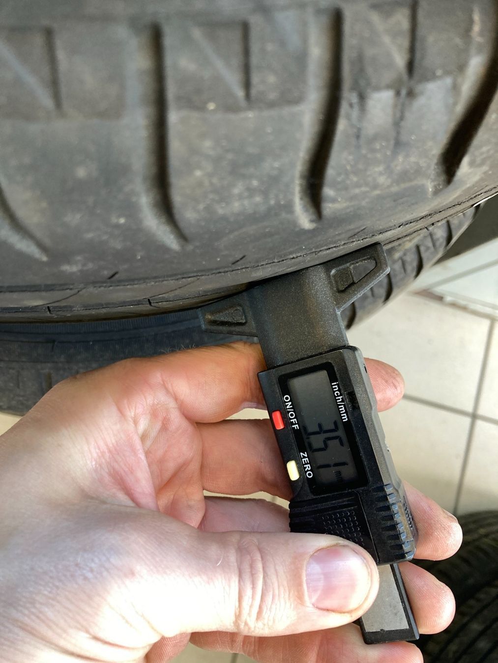 Volkswagen Pneus & Kompletträder: VW Caddy Sommerräder 195/65R15 – Gebraucht aus Cham von WB2223 5