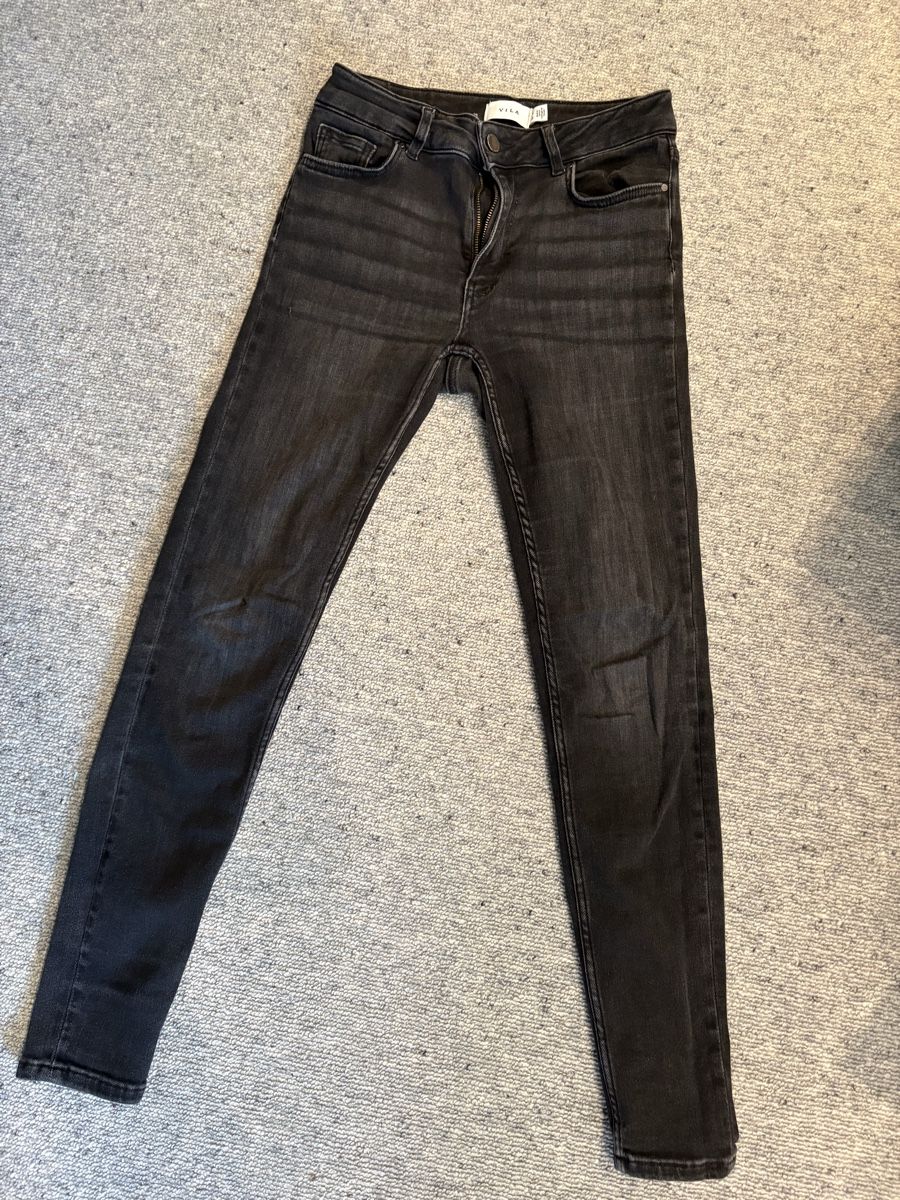 Jeans: Vila Jeans Grau Dunkel Grösse M  – Usato da Ebertswil venduto da shushuj