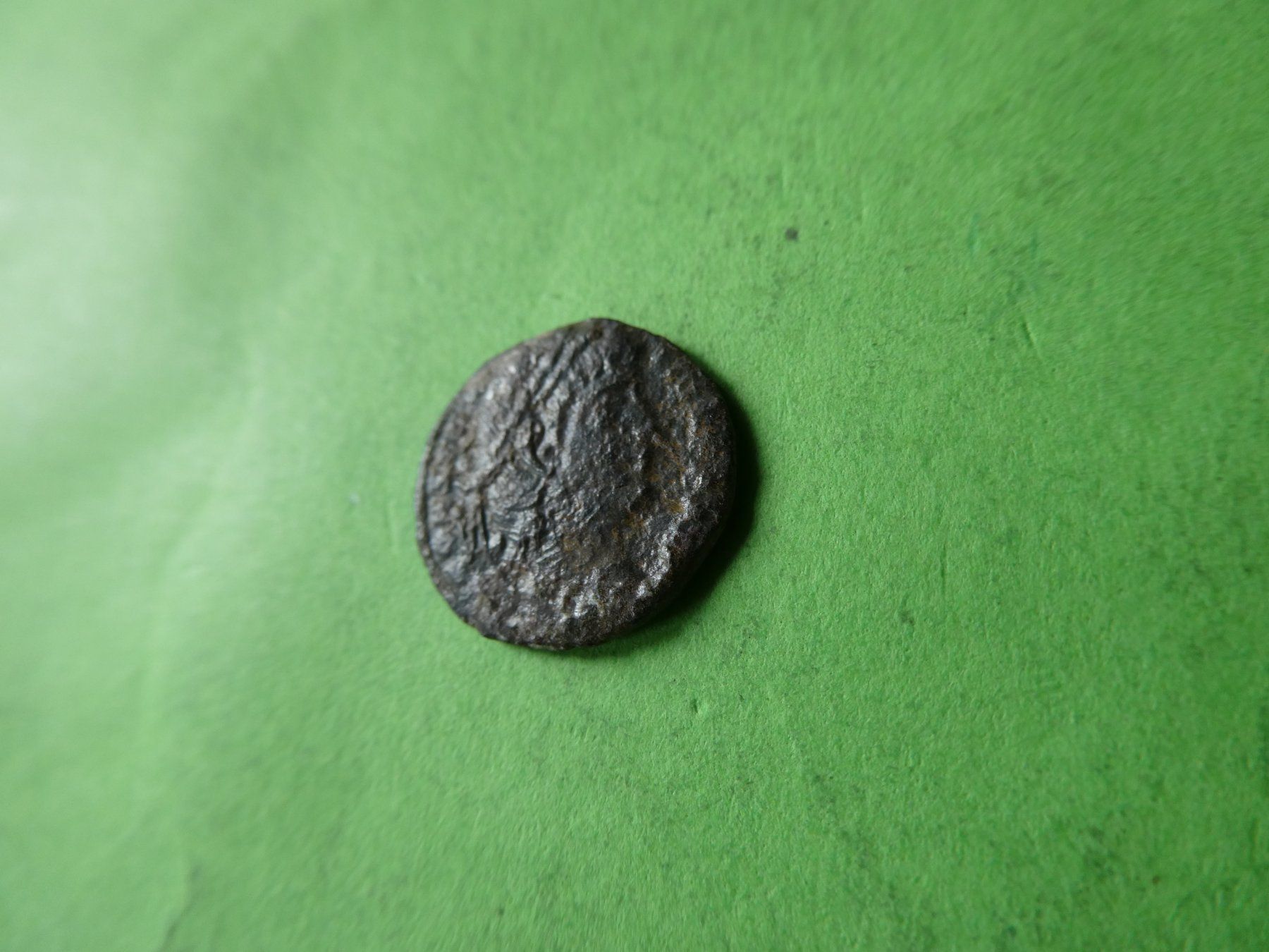 Alle Münzen: uralte Bronzemünze  15 mm     1.33 g – Gebraucht aus Hinterforst von Rohusri 1