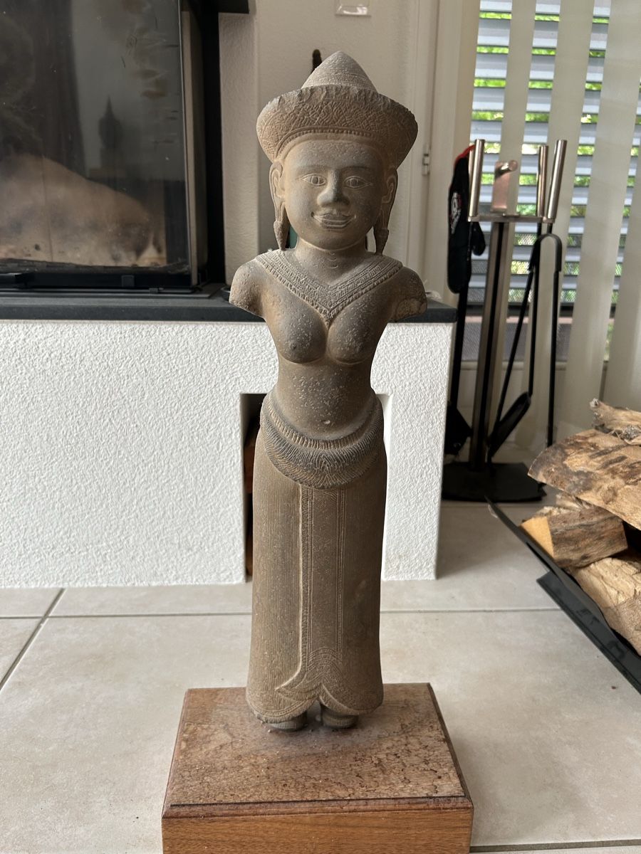 Figuren: Apsara Figur aus Stein 12. JH – Gebraucht aus Bremgarten AG von Roysteffen 1