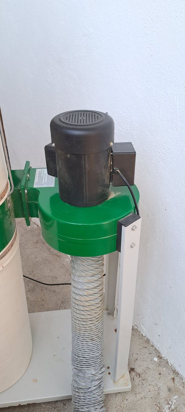 Tutte le macchine: Aspirateur à copeaux et sciure – Usato da Neuchâtel venduto da vigne7 1
