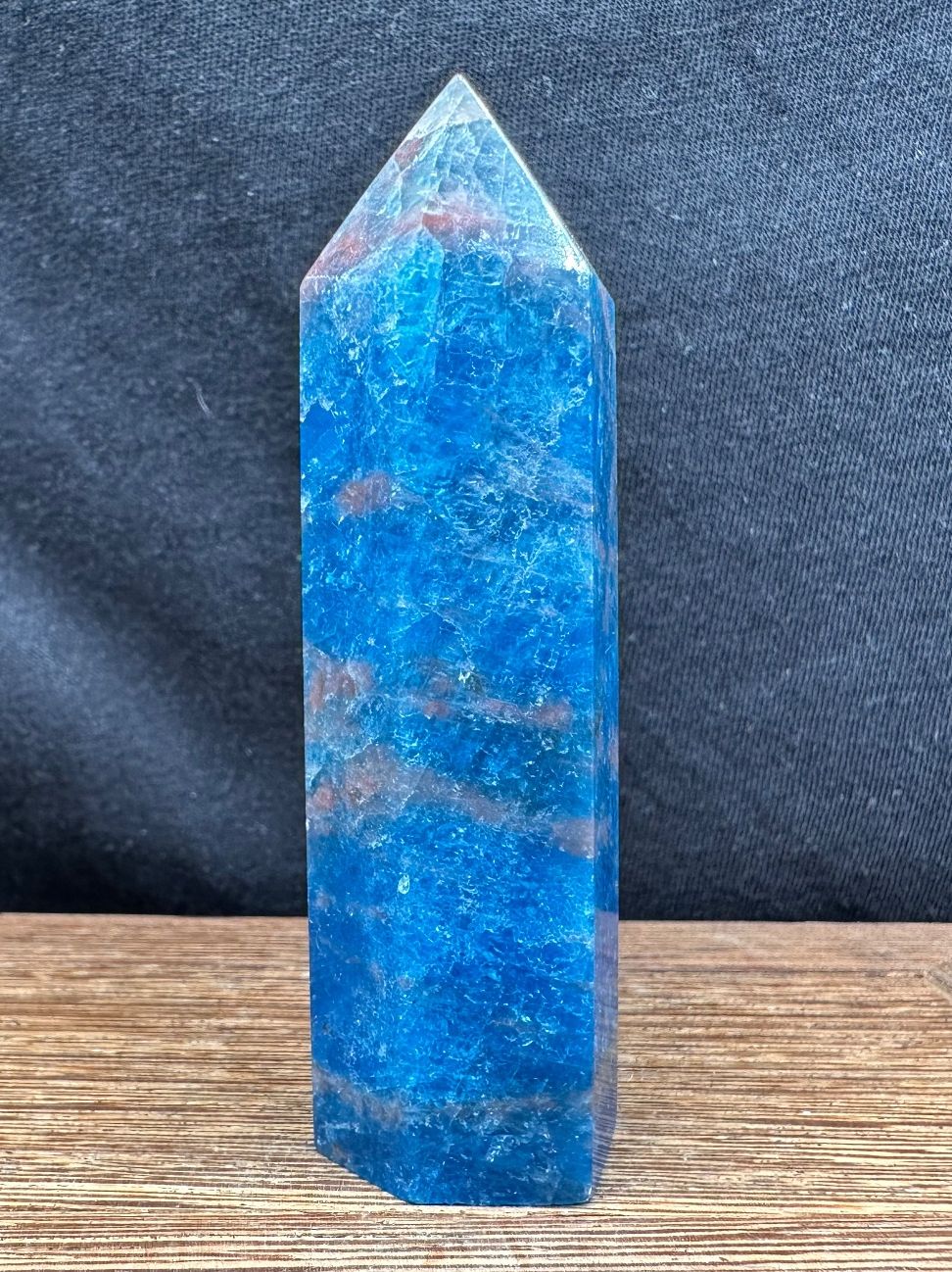 Minerali & Pietre curative: Blauer Apatit Obelisk, Turm, Spitze – Nuovo e nell'imballaggio originale da Männedorf venduto da Handschmeichler