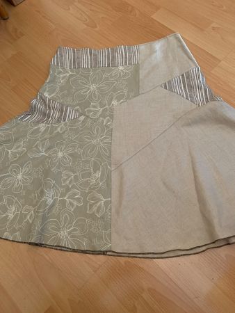 Jolie jupe Multiples créateurs taille 46