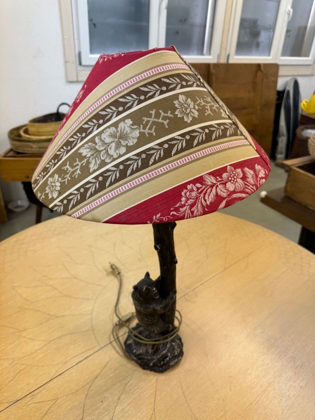Lampen: Lampe Black Forest Française du XIXe Siècle – Gebraucht aus Gsteig b. Gstaad von Auctionly 4