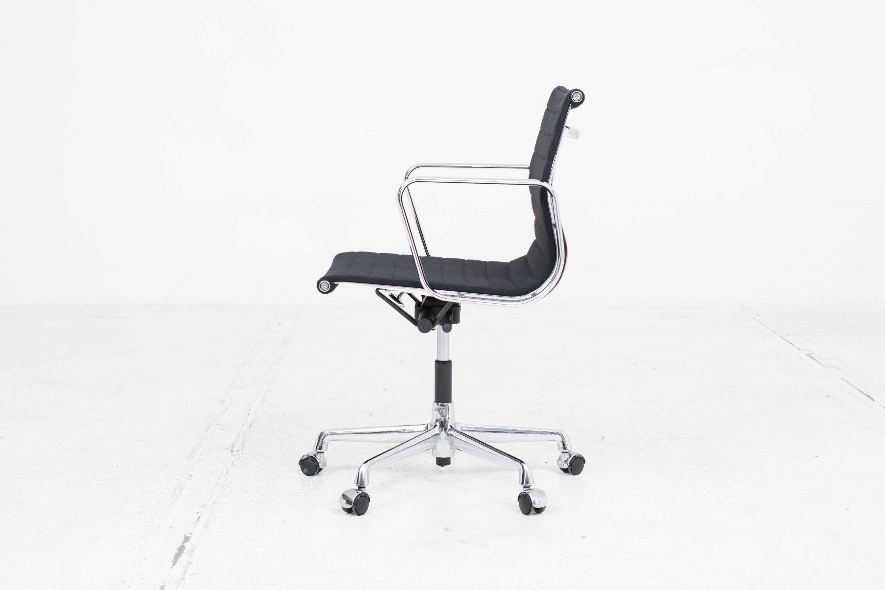 Vitra Sedie: Vitra EA 117 Bürostuhl von Eames in schwarzem Hopsak – Usato da Zürich venduto da STUZH38 2