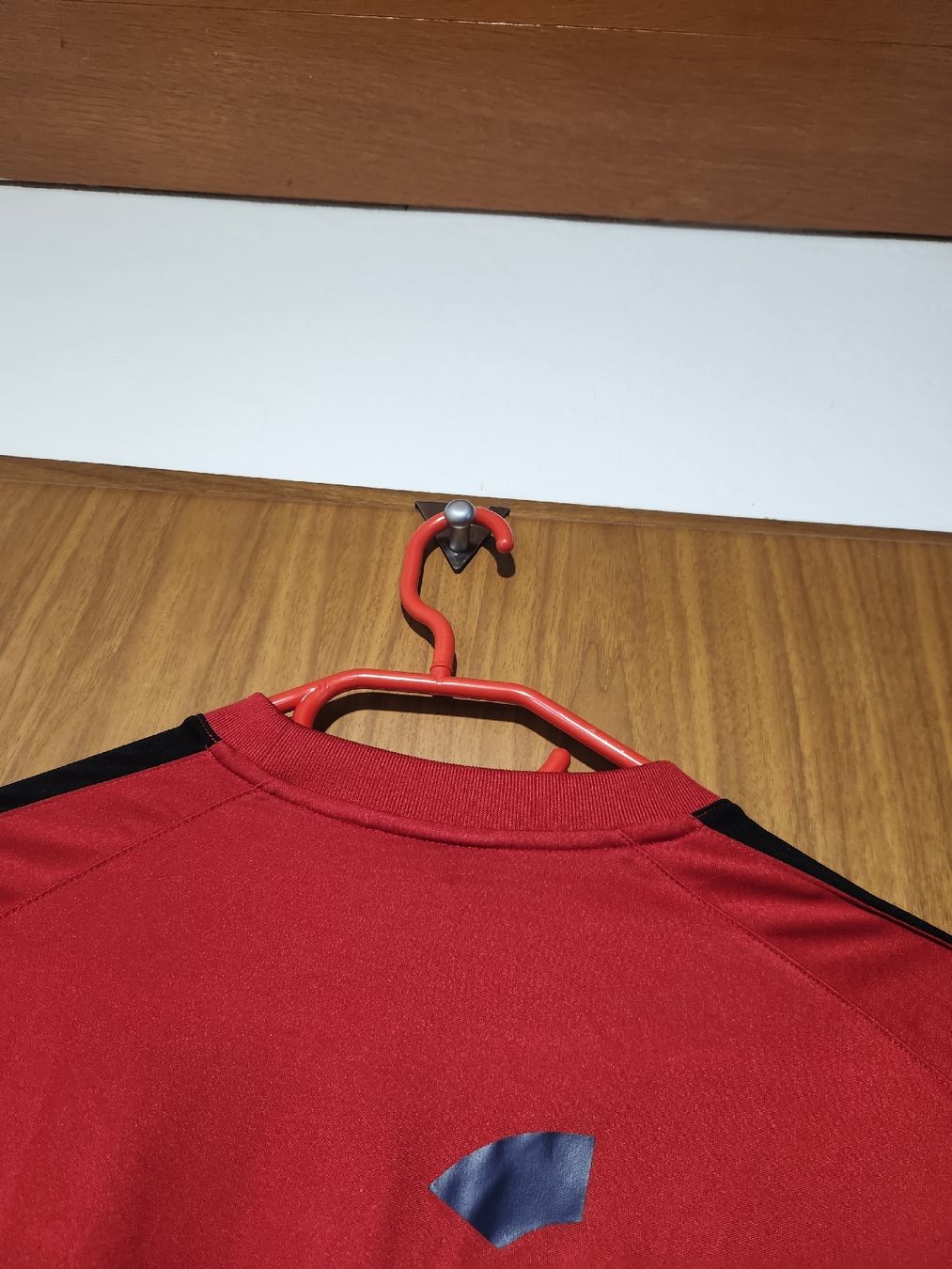 Nike T-shirt: T-shirt Nike rouge taille L  – Usato da Niedergösgen venduto da Eva2410 3