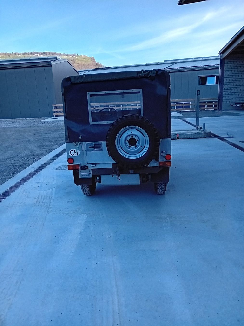 Jeep Automobili: Willys Universal Jeep CJ – Usato da Ennetmoos venduto da Quad4 2