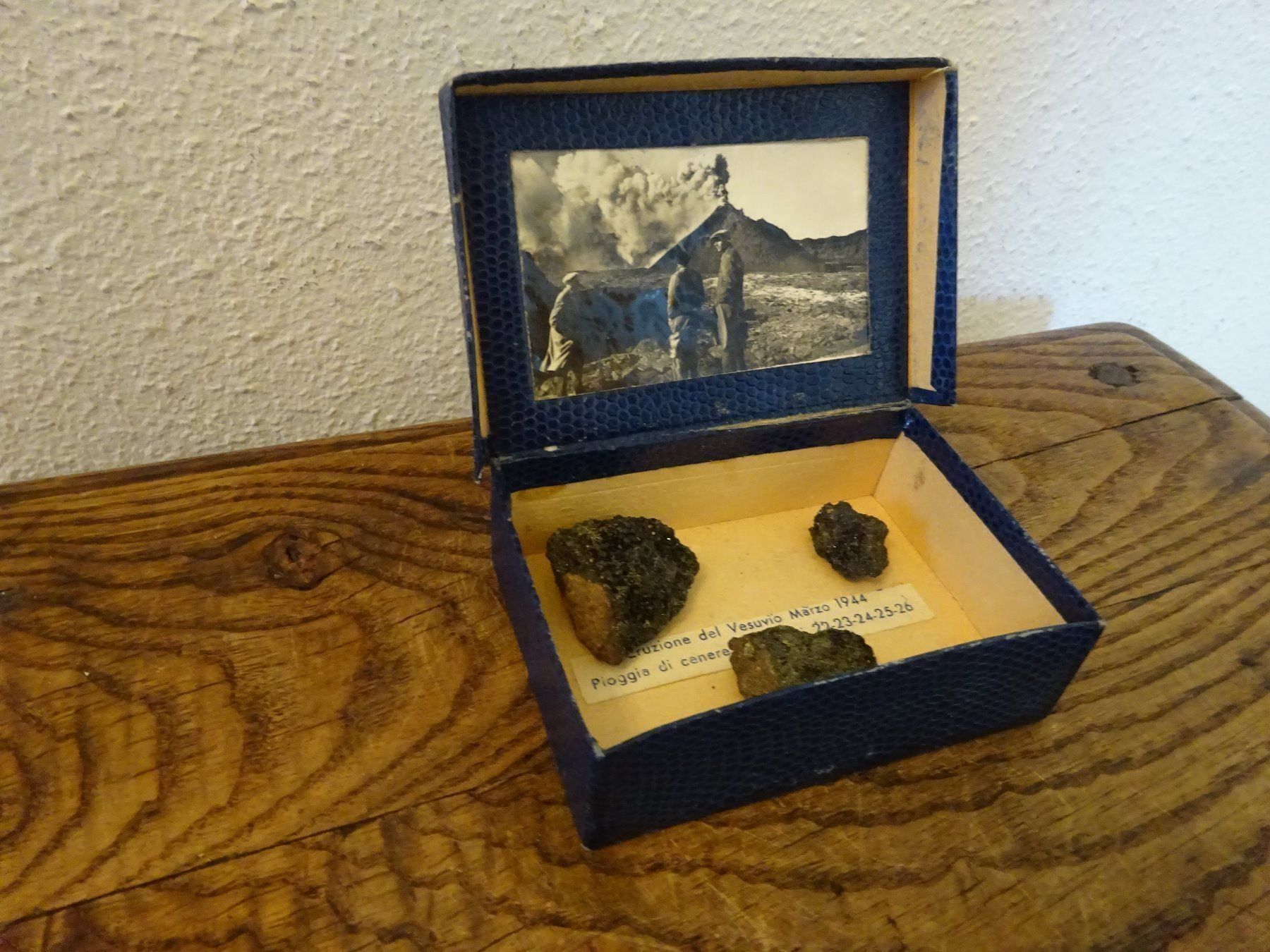 Mineralien & Heilsteine: * Historische Lava / Vulkan Vesuv – Gebraucht aus Esslingen von eintagammeer 2