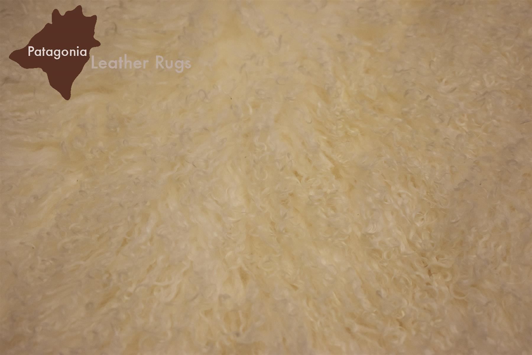 Tappeti: Tibetisches Schaffell Haarlänge Locken – Nuovo e nell'imballaggio originale da Arbedo venduto da patagonialeatherrugs 4