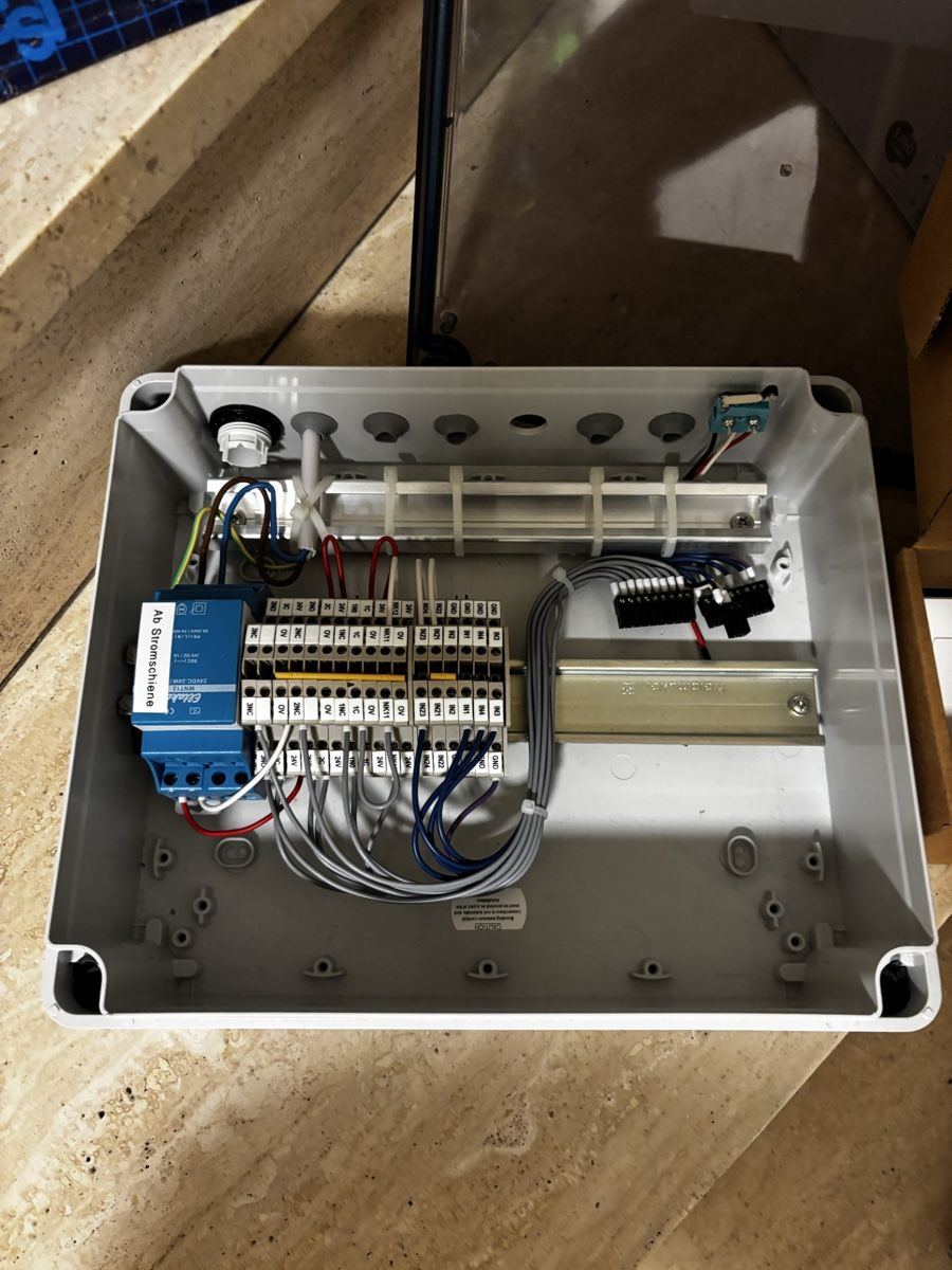 Alimentazione elettrica: Helligkeit Sensor und Schaltkasten – Usato da Rossrüti venduto da poger 2