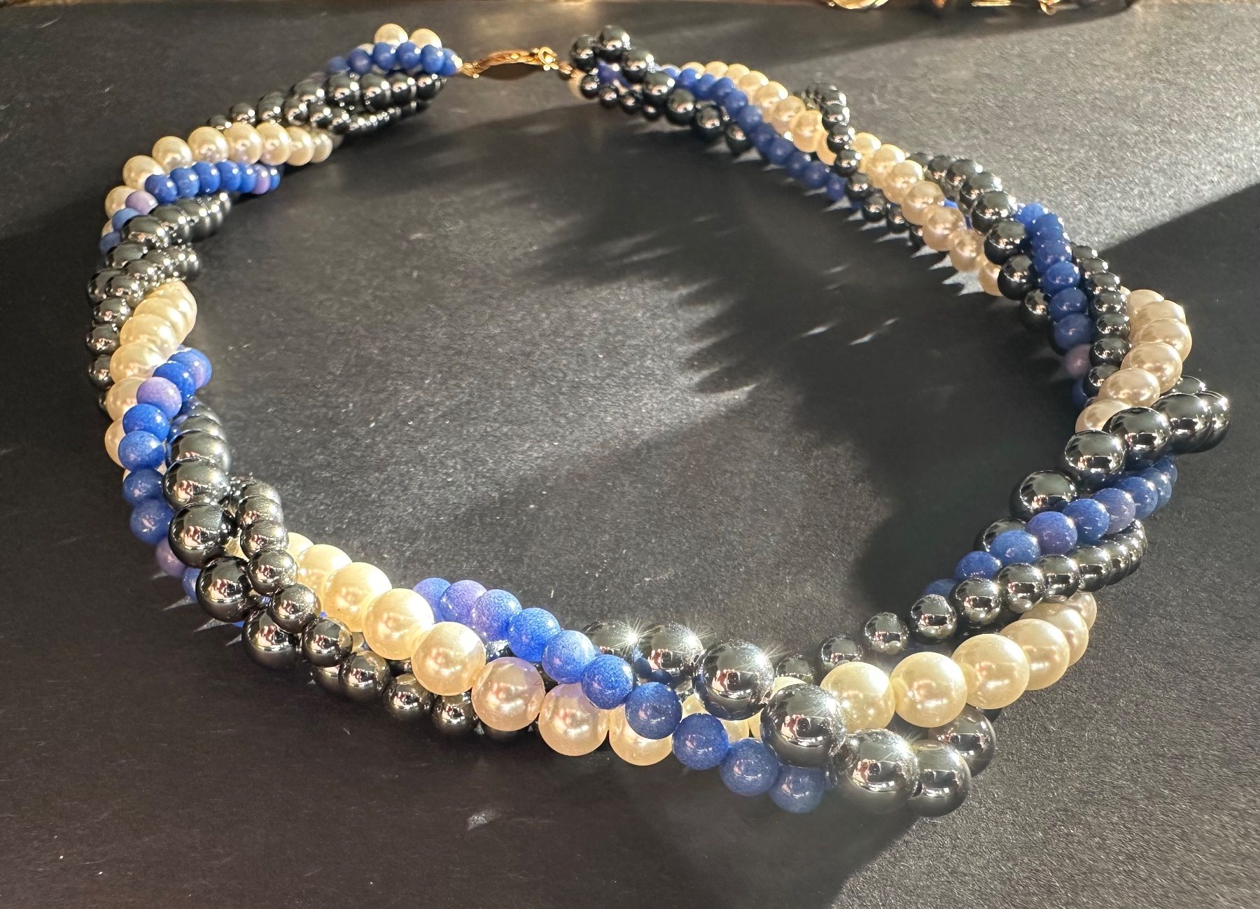 Ketten: Halskette mit blau Perlen Luxus-Modeschmuck, Vintage – Gebraucht aus Lamone von LaCantinaMagica 2