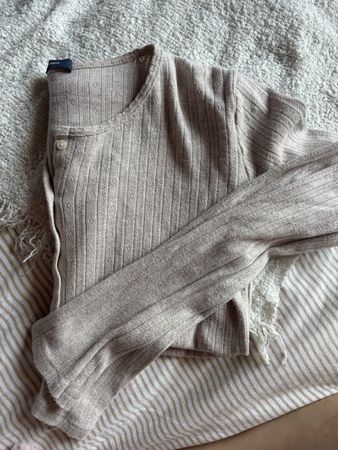 Brandy Melville Beige Langarm mit Knöpfe