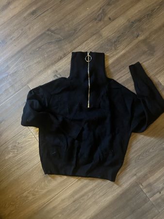Schwarzer Damenpullover mit Reissverschluss - Grösse M