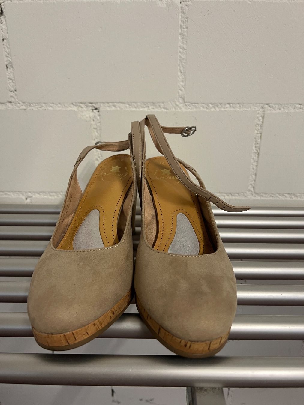 Chaussures femmes: Damenschuhe 40 – D'occasion à Horgen par linuxrp 2