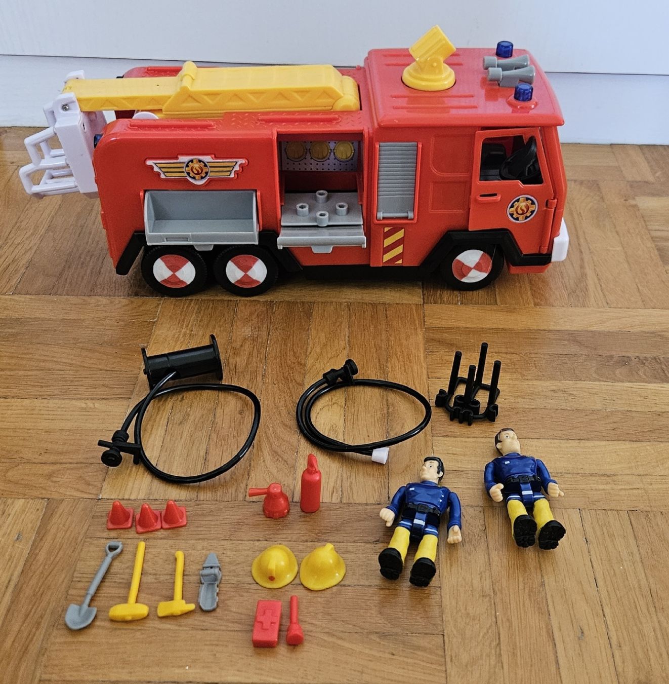 Giocattoli: Fireman Sam Fire Engine Truck Playset with Figures! – Usato da Buchs SG venduto da lop_vqn9
