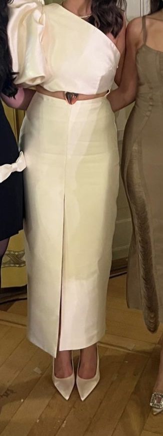 Robes: Cremefarbenes Kleid mit Puffärmel – Neuf (Voir description) à Gebenstorf par sdent 2