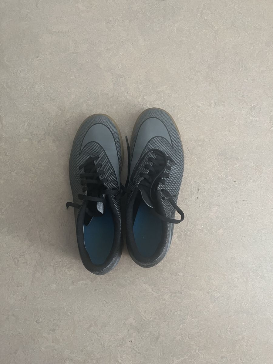 Scarpe per ragazzi: Fussballschuhe Nike grau Grösse 42 guter Zustand – Usato da Winterthur venduto da rat_cz9v 2
