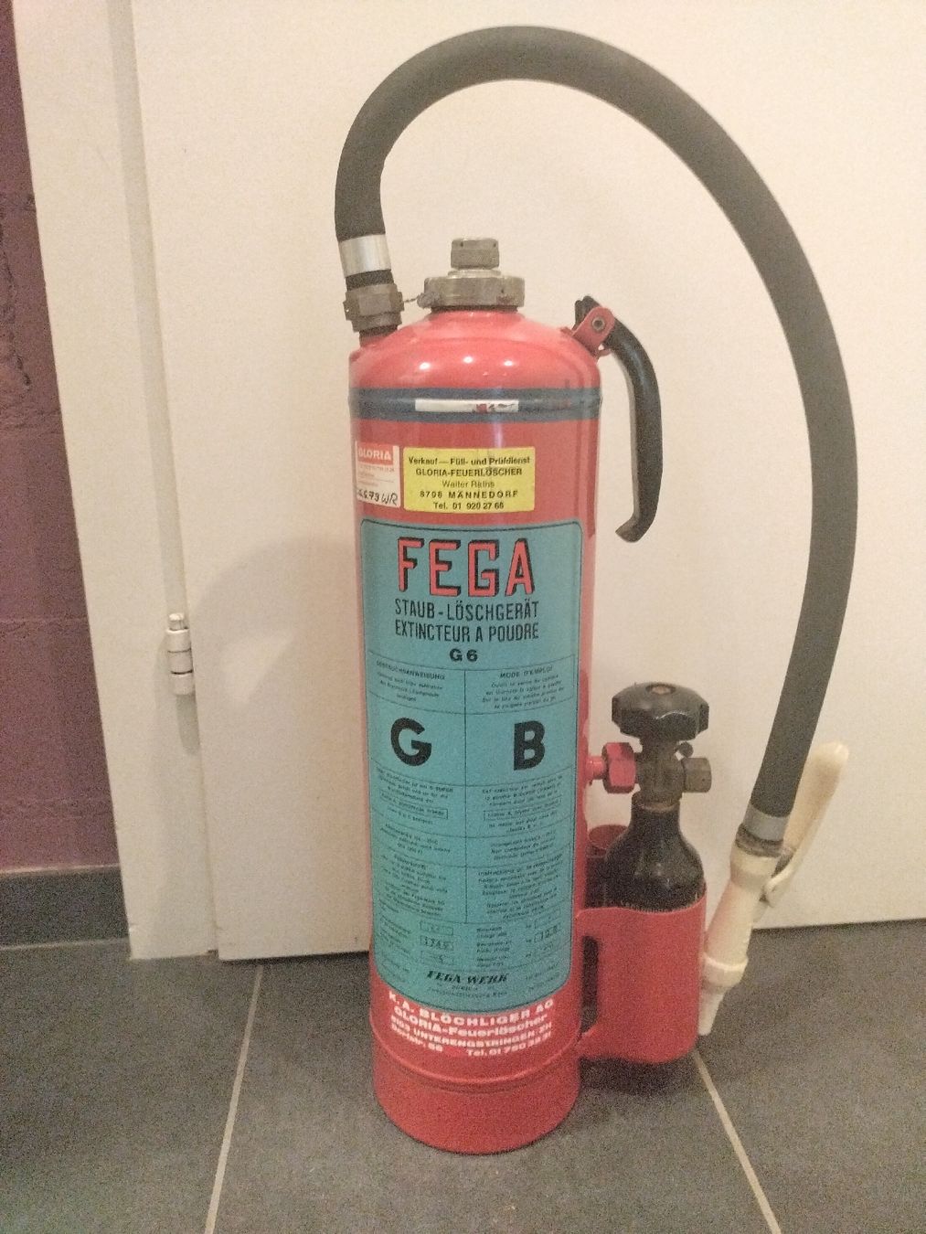 Feuerlöscher: Antiker Feuerlöscher – Gebraucht aus Rüti ZH von Lux05 1