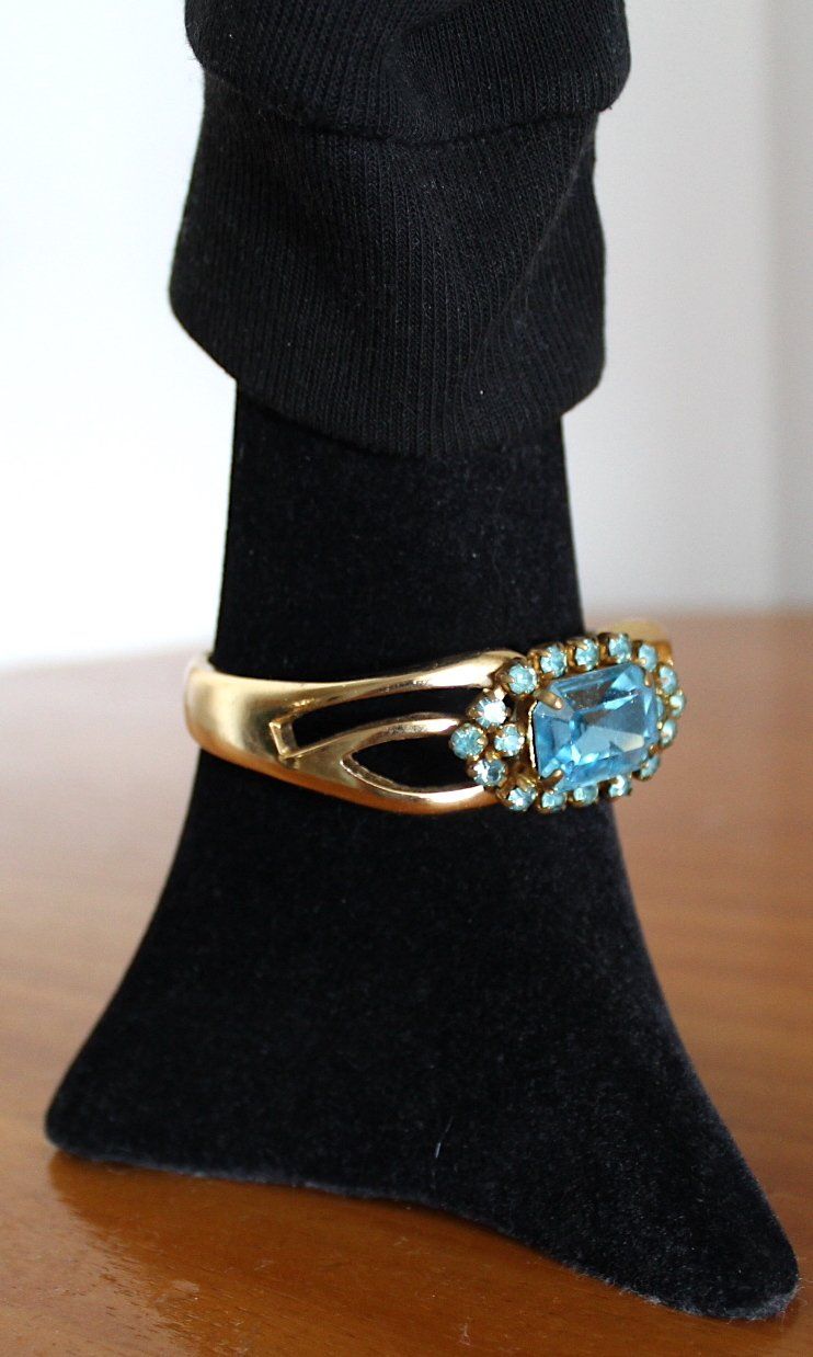 Armbänder & -reifen: Modeschmuck Armband , Vintage-Stil – Gebraucht aus Locarno von madame-tus-sauds 1