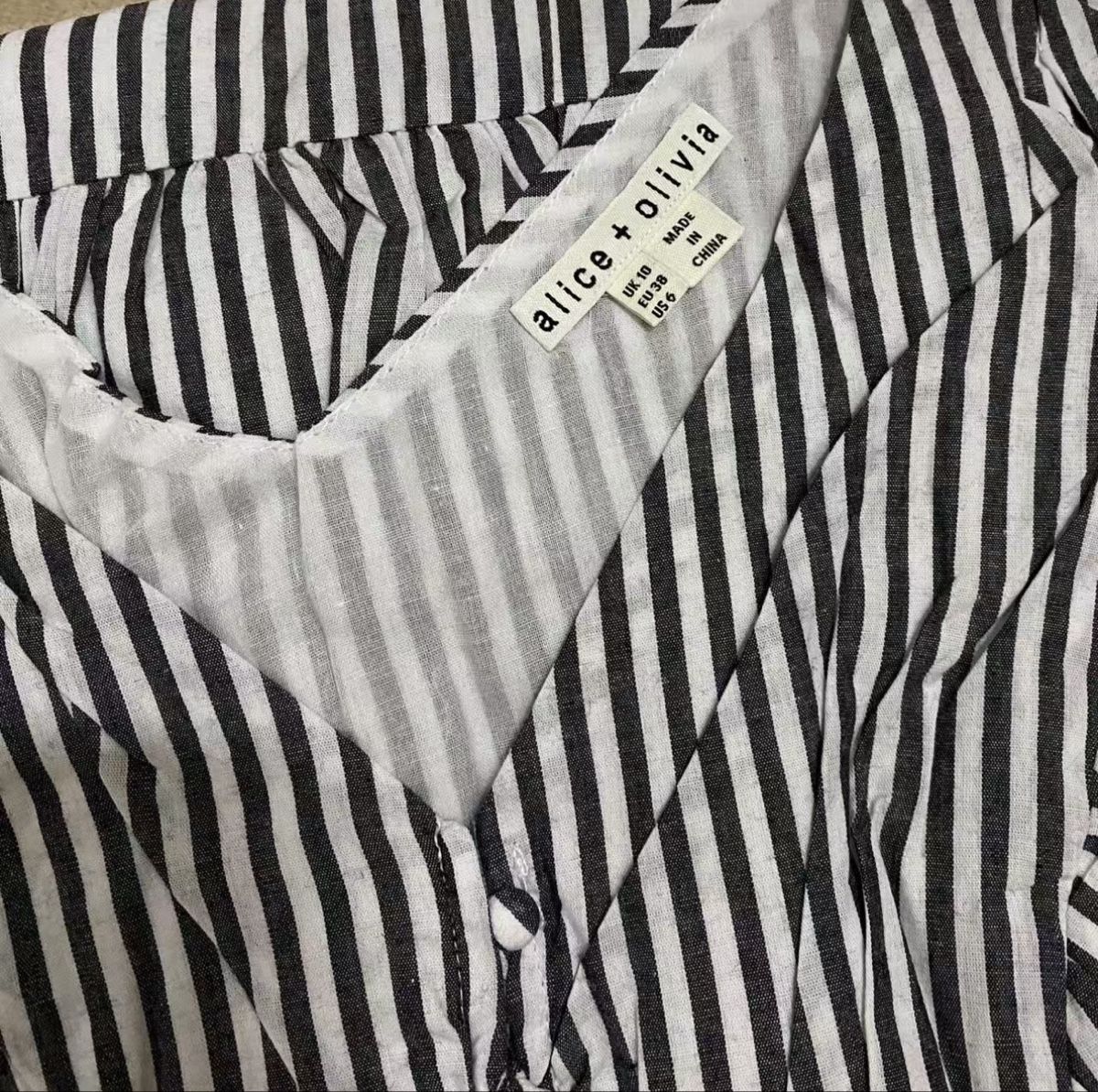 Kleider: Gestreiftes Baumwollkleid A+O, Größe 38 – Neu und originalverpackt aus Veyras von ValClasse 1