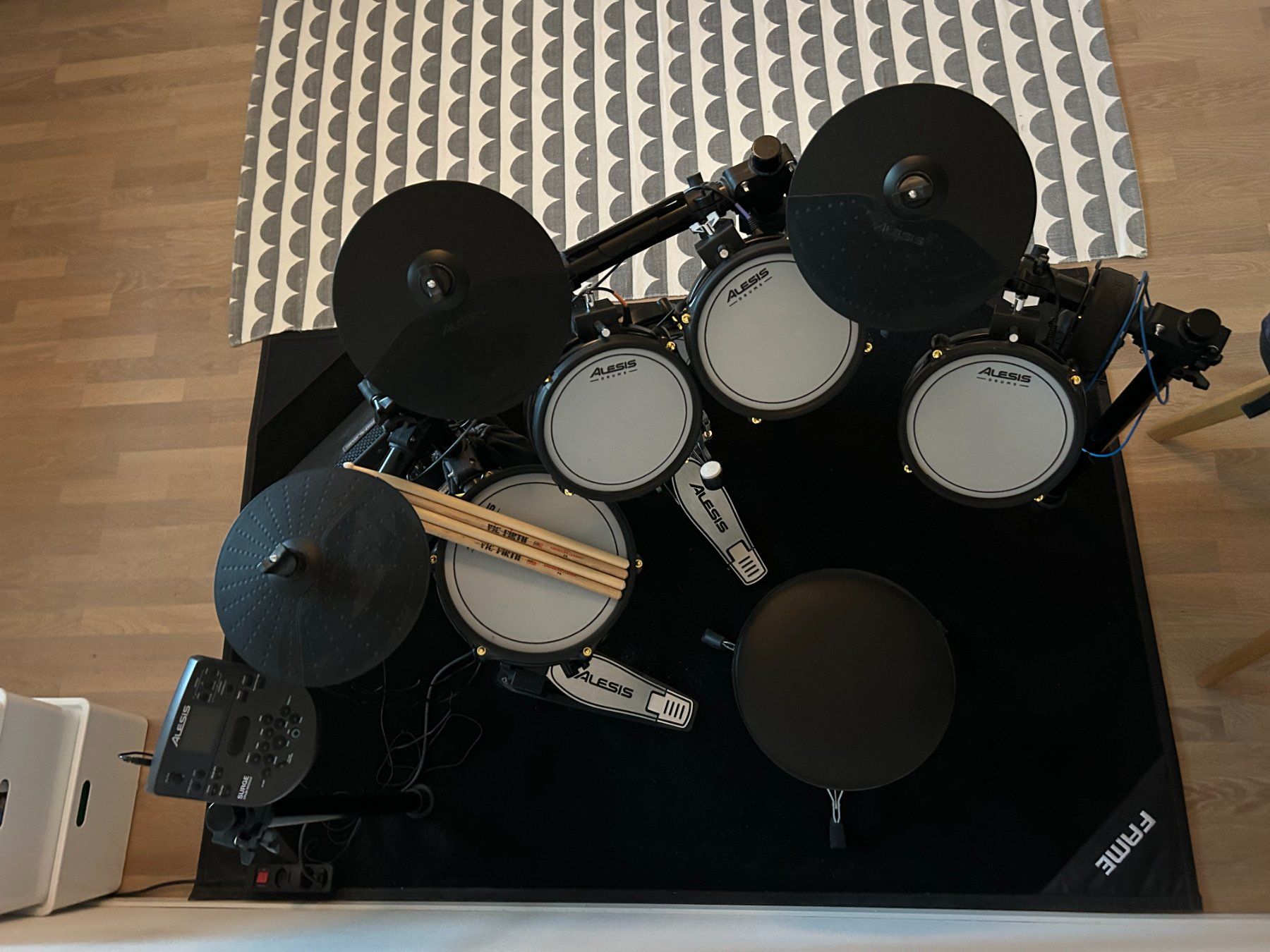 Alesis Strumenti musicali: Surge Mesh Special Edition (eDrum Komplett) – Usato da Schlatt TG venduto da tolkki 1