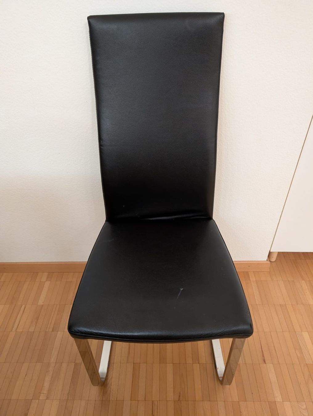 Sedie: 4 Freischwinger-Stühle schwarz – Usato da Urdorf venduto da core8