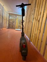 E-Scooter VMAX schwarz mit Lenkertasche gebraucht Zustand.