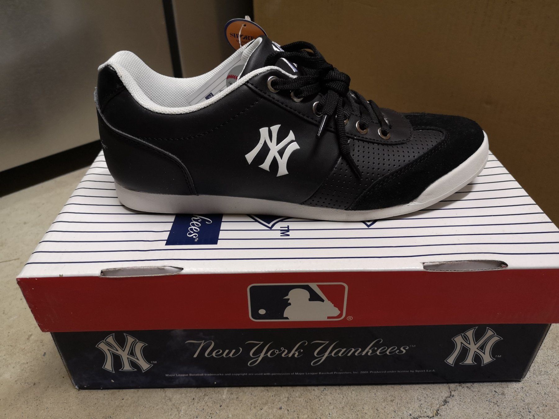 Scarpe da uomo: New York Yankees Schuhe NEU! – Nuovo e nell'imballaggio originale da Full-Reuenthal venduto da BroccoliAG 1