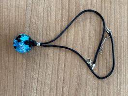 Halskette mit blauem Glasanhänger
