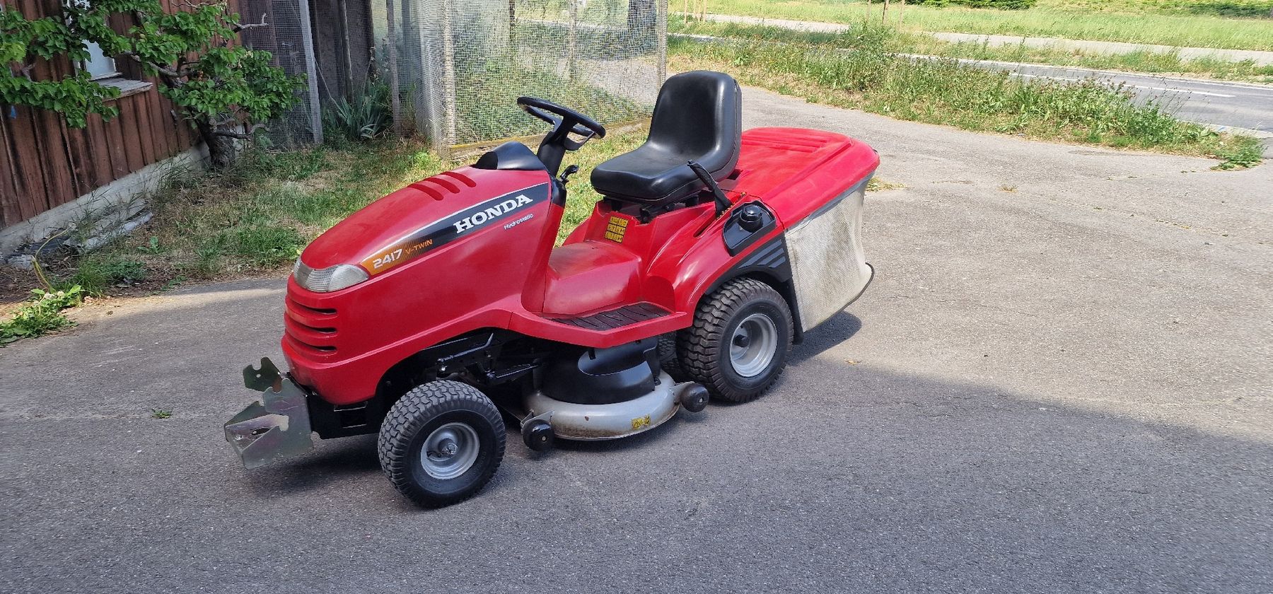 Honda Tagliaerba: Honda Rasentraktor 2417 mit 17PS Motor – Usato da Tagelswangen venduto da Axel_36 1