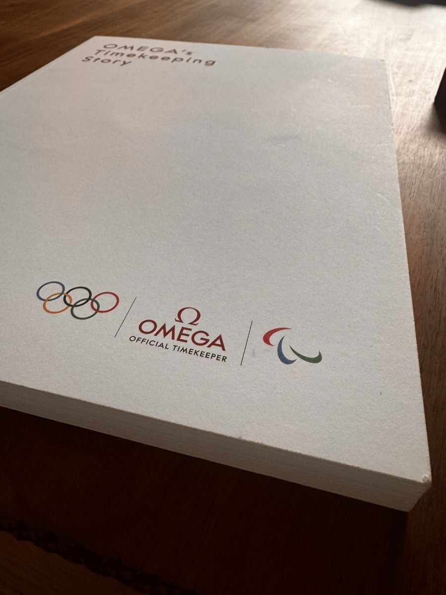 Omega Orologi: Omega Paris - PIN Set und Buch – Nuovo (secondo la descrizione) da Sursee venduto da Dersempacher 1