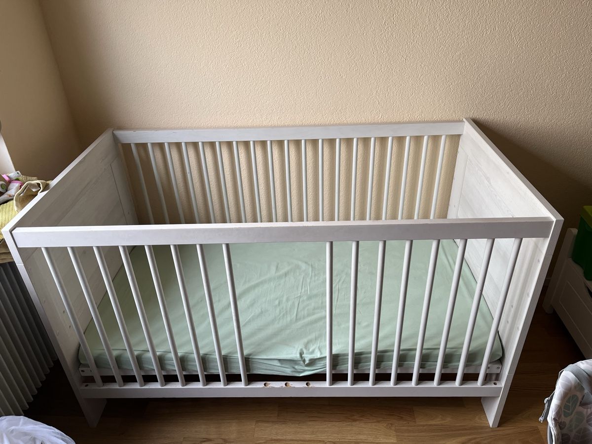 Letti: Solid Wood Baby Cot – Usato da Schaffhausen venduto da ang_ts2r