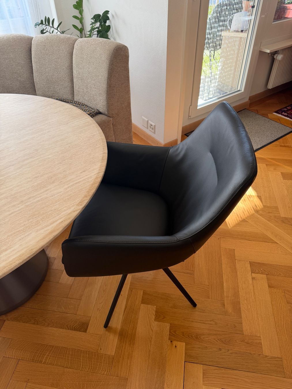 Pfister Stühle: Chaise pivotante en cuir – Gebraucht aus Lausanne von clapar