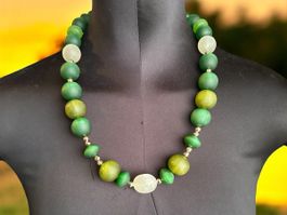 Unikat 💎 Grüne Halskette mit Harzperlen und Cloisonnè