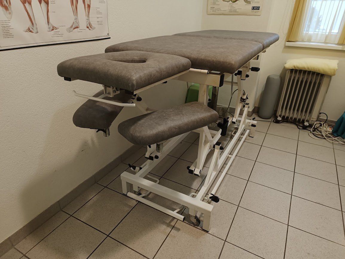 Sedie a sdraio: Professionelle elektrische Massageliege – Usato da Zürich venduto da Qualle55 1